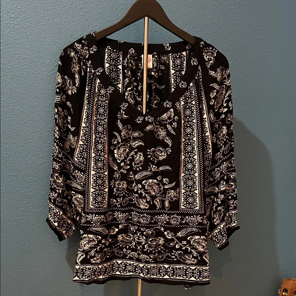 Bila Black and White Floral Blouse - Picture 1 of 5